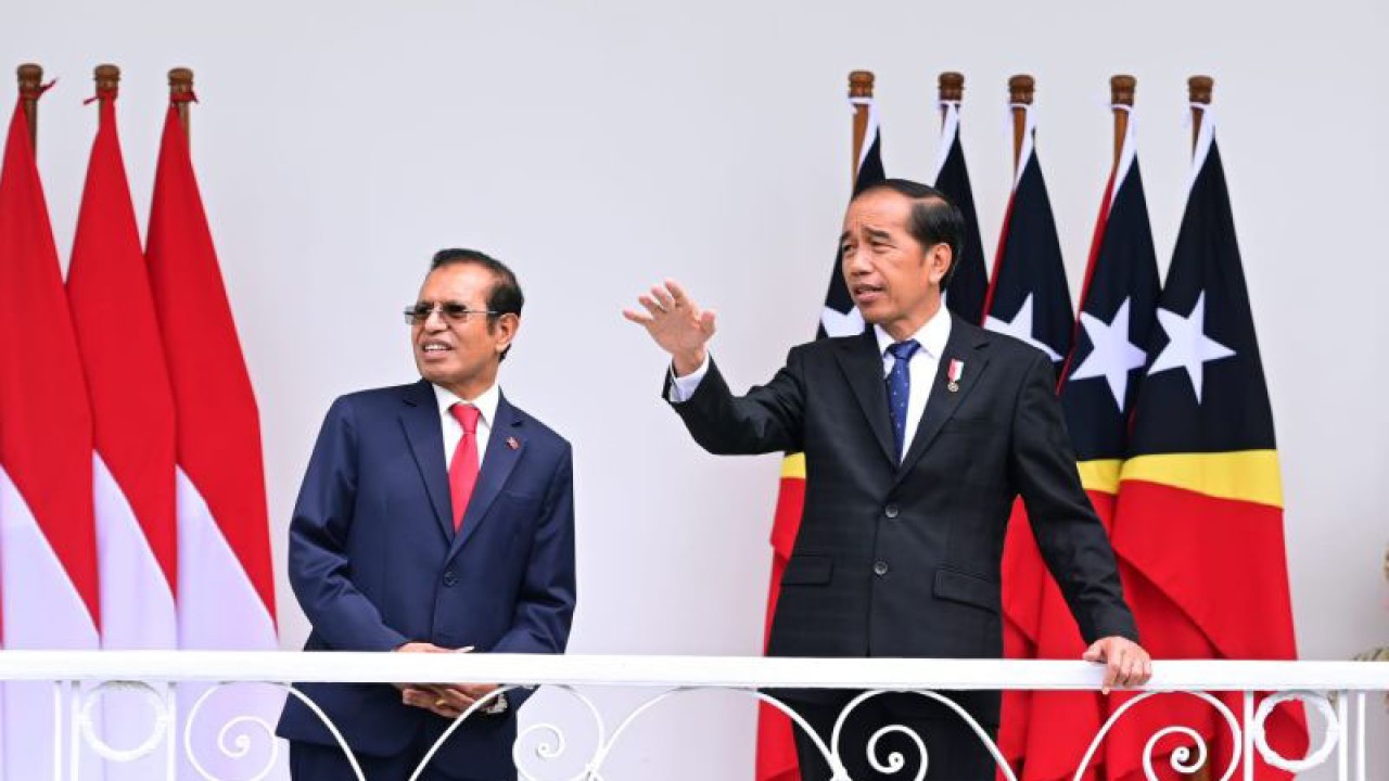 Presiden RI Joko Widodo (kanan) menerima kunjungan resmi Perdana Menteri (PM) Timor Leste Taur Matan Ruak (kiri) di Istana Kepresidenan Bogor, Bogor, Jawa Barat, Senin (13/2/2023). (ANTARA/HO-Biro Pers Sekretariat Presiden/Muchlis Jr)