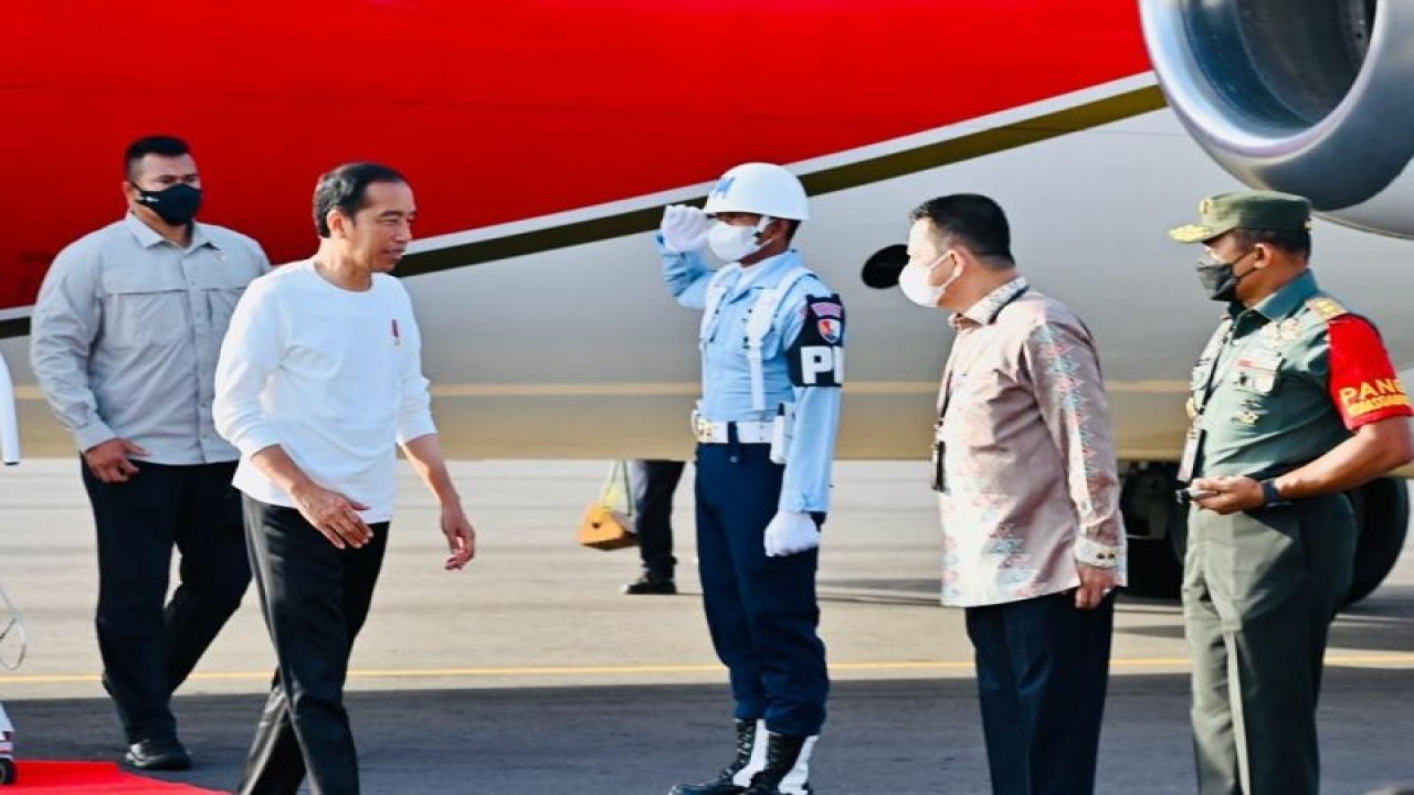 Presiden RI Joko Widodo tiba di Bandara Malikussaleh, Kabupaten Aceh Utara, Provinsi Aceh, Jumat (10-2-2023). ANTARA/HO-Biro Pers Sekretariat Presiden