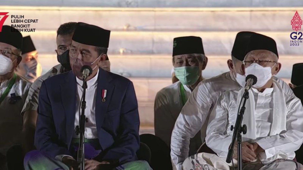 Arsip foto - Tangkap layar Presiden Joko Widodo dan Wakil Presiden Ma'ruf Amin menghadiri acara "Zikir dan Doa Kebangsaan" 77 Tahun Indonesia Merdeka di halaman Istana Merdeka Jakarta pada Senin (01/08/2022) ANTARA/Desca Lidya Natalia