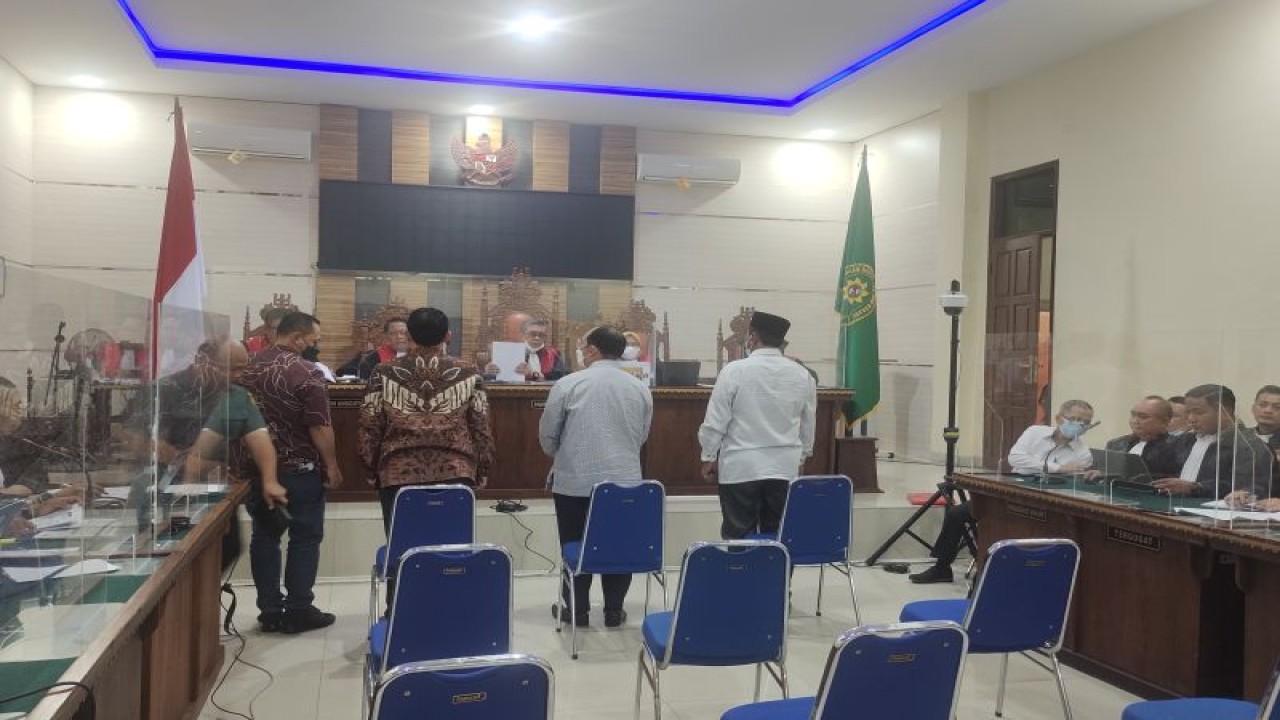 Suasana persidangan kasus suap Universitas Lampung di PN Tanjungkarang, Bandarlampung, Selasa (7/2/2023). (ANTARA/Dian Hadiyatna)