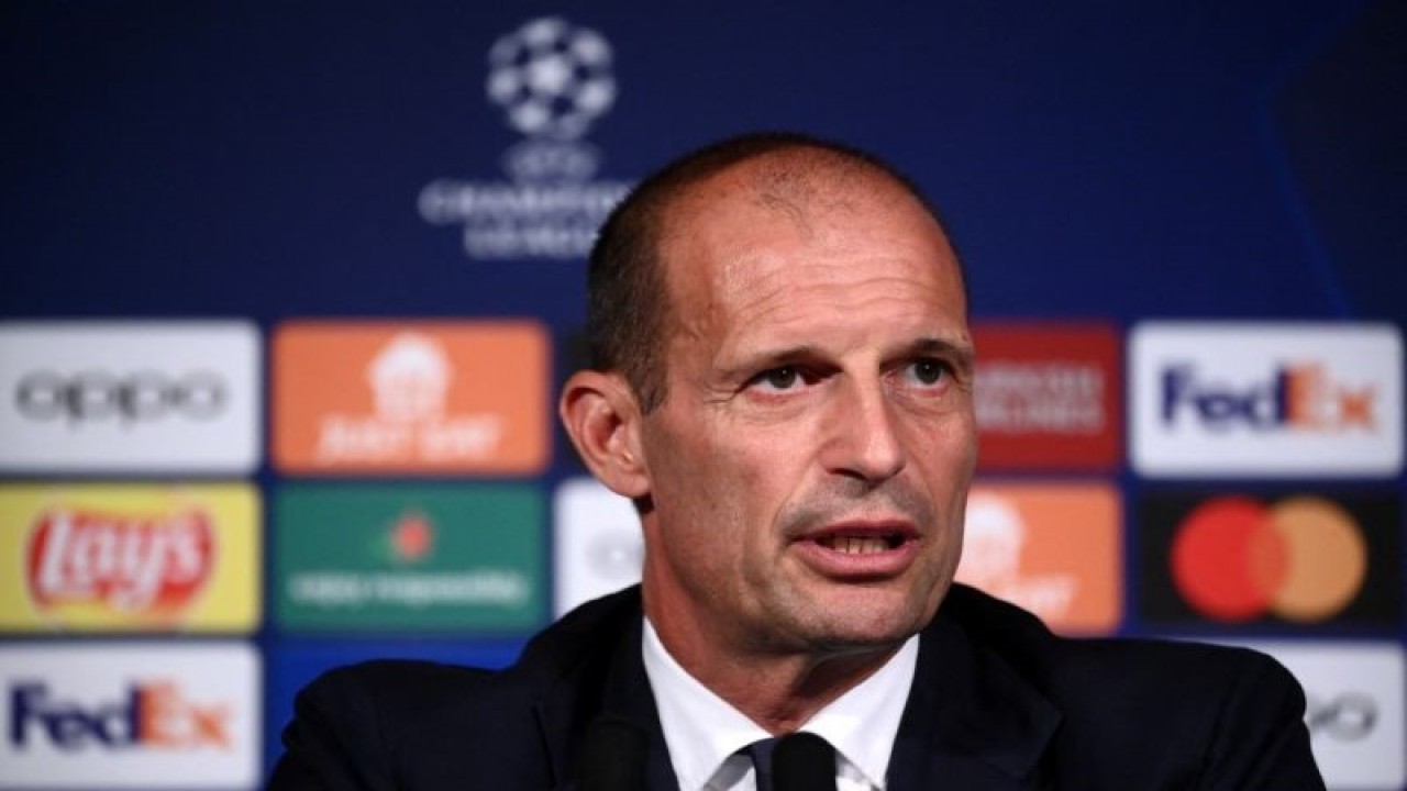 Arsip - Pelatih Juventus Massimiliano Allegri saat konferensi pers di Parc des Princes Stadium Paris, 5 September 2022. ANTARA/REUTERS/AFP/FRANCK FIFE.