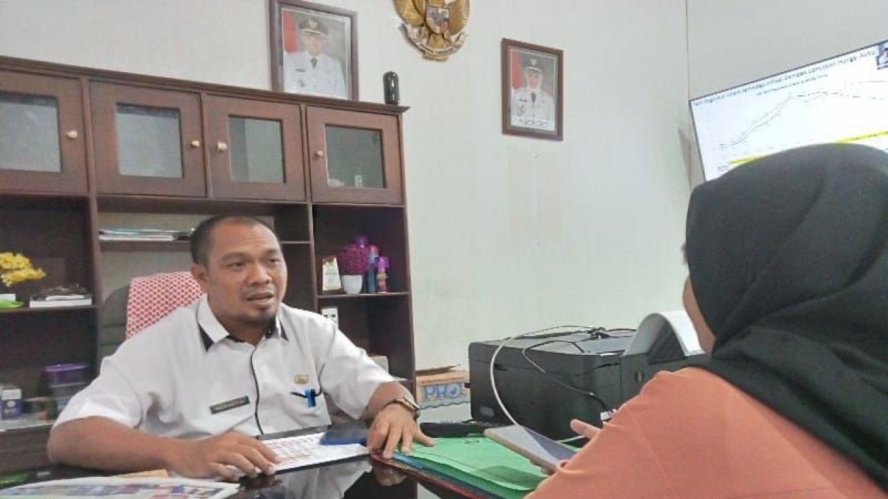 Kabid Perdagangan di DPKUKMP Kota Palangka Raya, Kalimantan Tengah Hadriansyah. ANTARA/Adi Wibowo