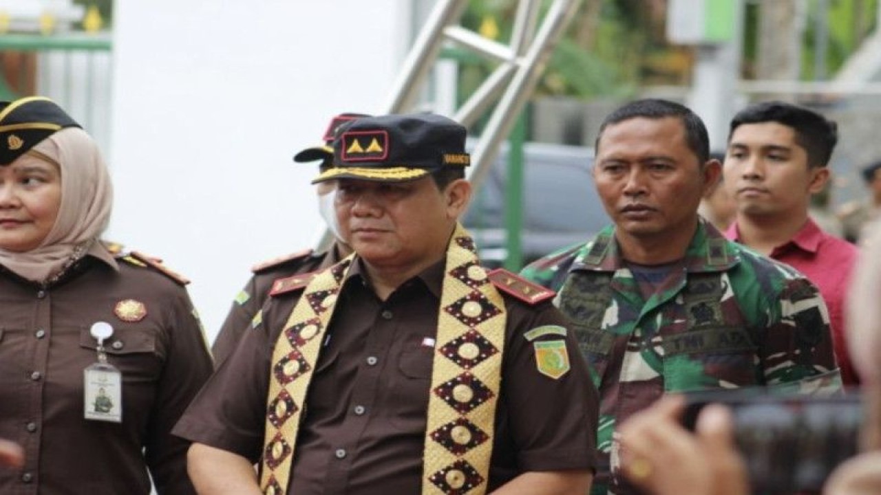 Kajati Lampung Nanang Sigit Yulianto disambut di Kejaksaan Negeri Metro saat akan meresmikan kampung restorative justice (RJ). ANTARA/HO.