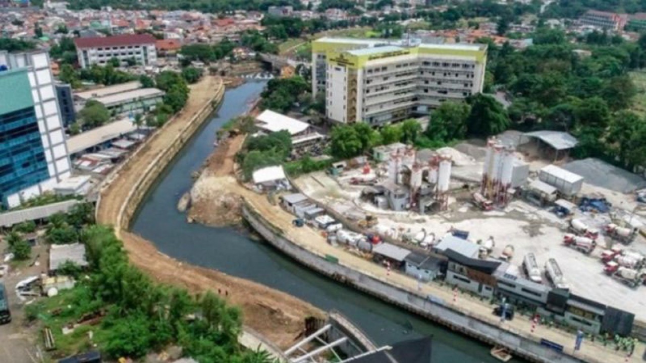 Tangkapan layar - Pembangunan sodetan Kali Ciliwung di Jakarta Timur, Selasa (24/1/2023) ANTARA/Instagram/@herubudihartono/Dewa Ketut Sudiarta Wiguna