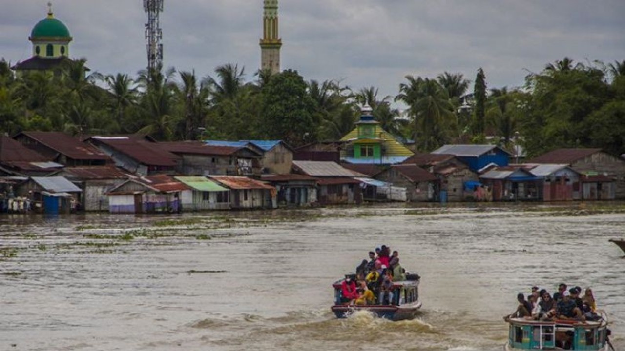Sungai Martapura yang membentang dari Kabupaten Banjar hingga Kota Banjarmasin. (ANTARA/Bayu Pratama)