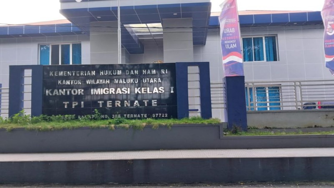Kantor Imigrasi Kelas I TPI Ternate (ANTARA/Abdul Fatah)