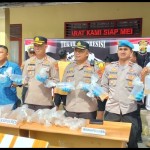 Kapolres Pesisir Barat saat melakukan konferensi pers (ANTARA/Riadi Gunawan)-1677564210