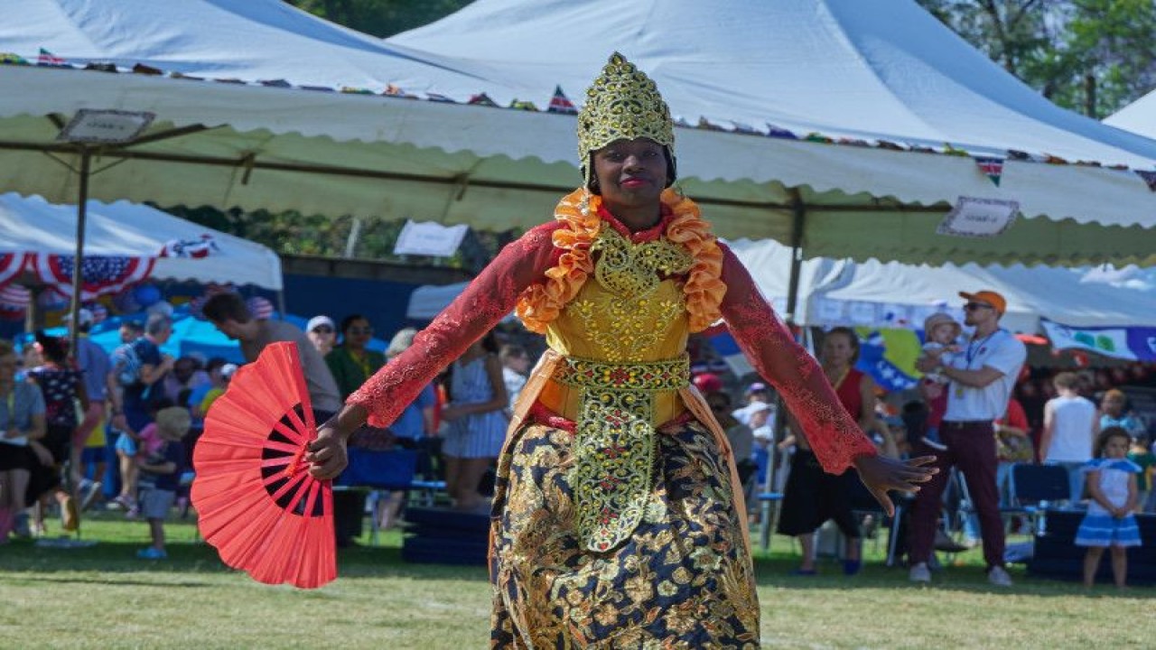 Tari Bajidor Kahot dibawakan oleh siswa sekolah internasional Kenya dalam kegiatan promosi budaya bertajuk "International Day" yang diselenggarakan bersama dengan the International School of Kenya, di Nairobi pada Jumat (17/2/2023). (ANTARA/HO-KBRI Nairobi)