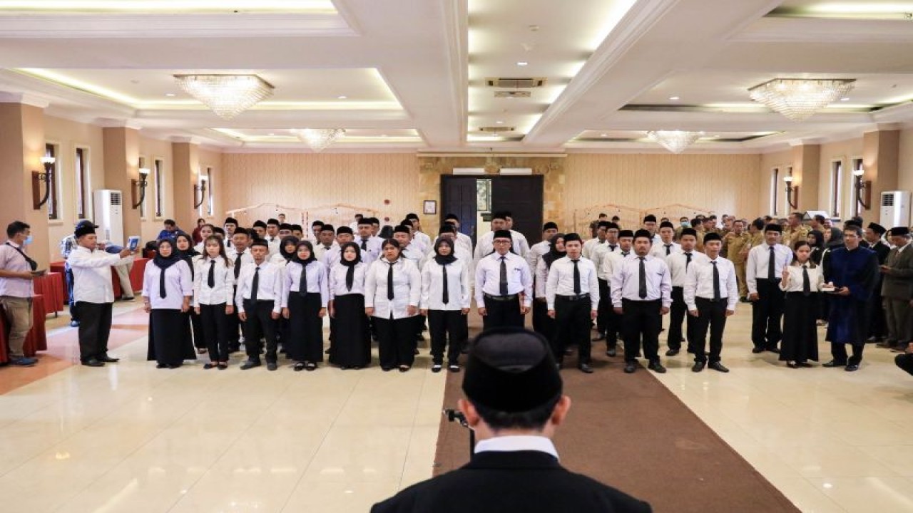 Proses pelantikan panwaslu kelurahan di Kota Kediri, Jawa Timur, Senin (6-2-2023). ANTARA/HO-Pemkot Kediri