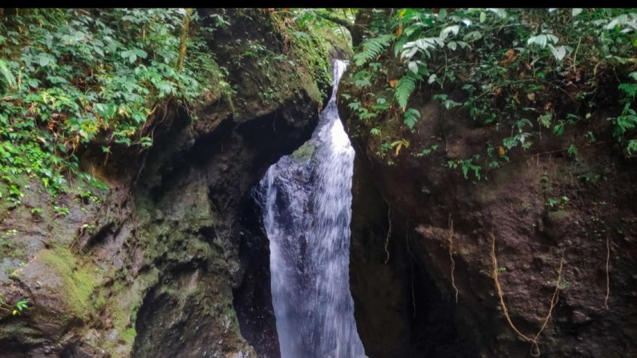 Air terjun Way Campang di Pekon atau Desa Way Sindi Hanuan, Kecamatan, Karya Penggawa Kabupaten Pesisir Barat, Lampung (ANTARA/HO)