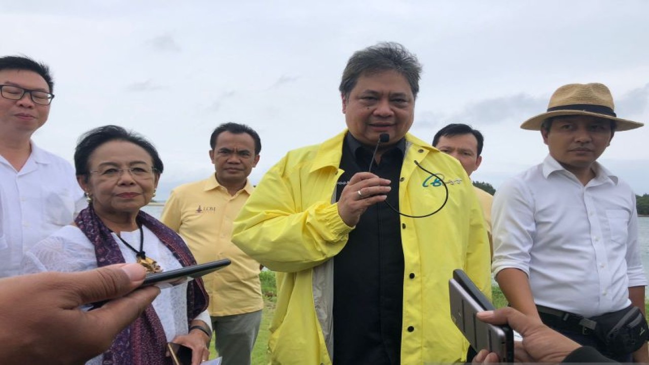 Menteri Koordinator Bidang Perekonomian Airlangga Hartarto saat mengunjungi KEK Kura-kura Bali di Denpasar, Sabtu (4/2/2023). ANTARA/Ni Putu Putri Muliantari