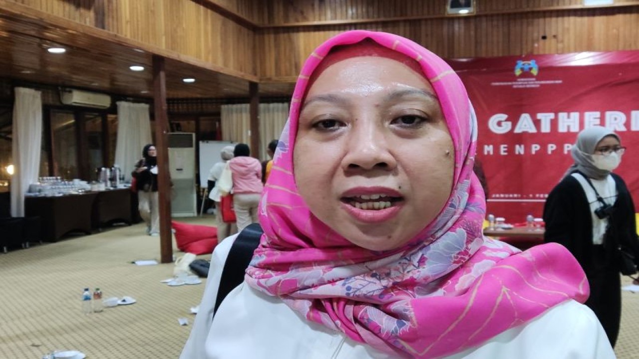 Deputi Bidang Perlindungan Hak Perempuan Kementerian Pemberdayaan Perempuan dan Perlindungan Anak Ratna Susianawati acara Media Gathering di Bogor, Jawa Barat, Rabu (1/2/2023). (ANTARA/Anita Permata Dewi)