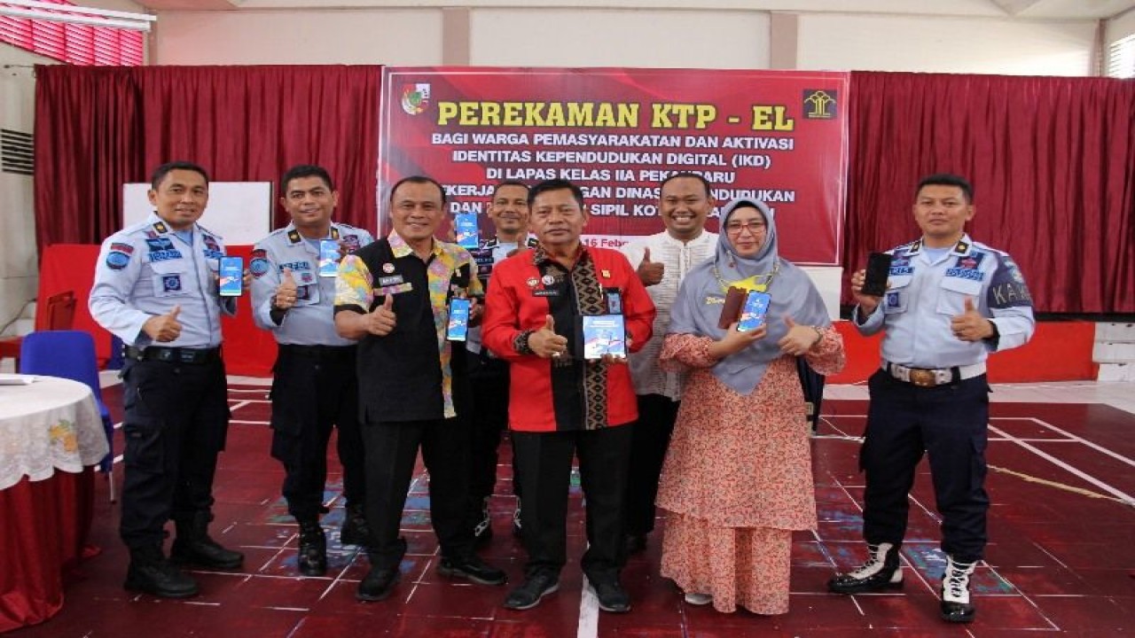 Sebanyak 70 WBP di Lapas Pekanbaru melakukan perekaman KTP-e jelang Pemilu 2024. Antara/HO-Humas Kemenkumham Riau.