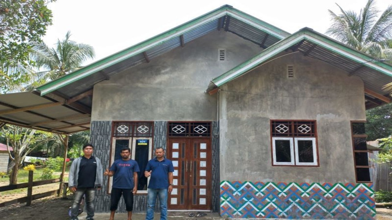 Kementerian Pekerjaan Umum dan Perumahan Rakyat (PUPR) melalui Direktorat Jenderal Perumahan telah menyalurkan Program Bantuan Stimulan Perumahan Swadaya (BSPS) atau bedah rumah terhadap 2.658 unit rumah tidak layak huni (RTLH) di Kabupaten Aceh Utara. ANTARA/HO - Direktorat Jenderal Perumahan Kementerian PUPR