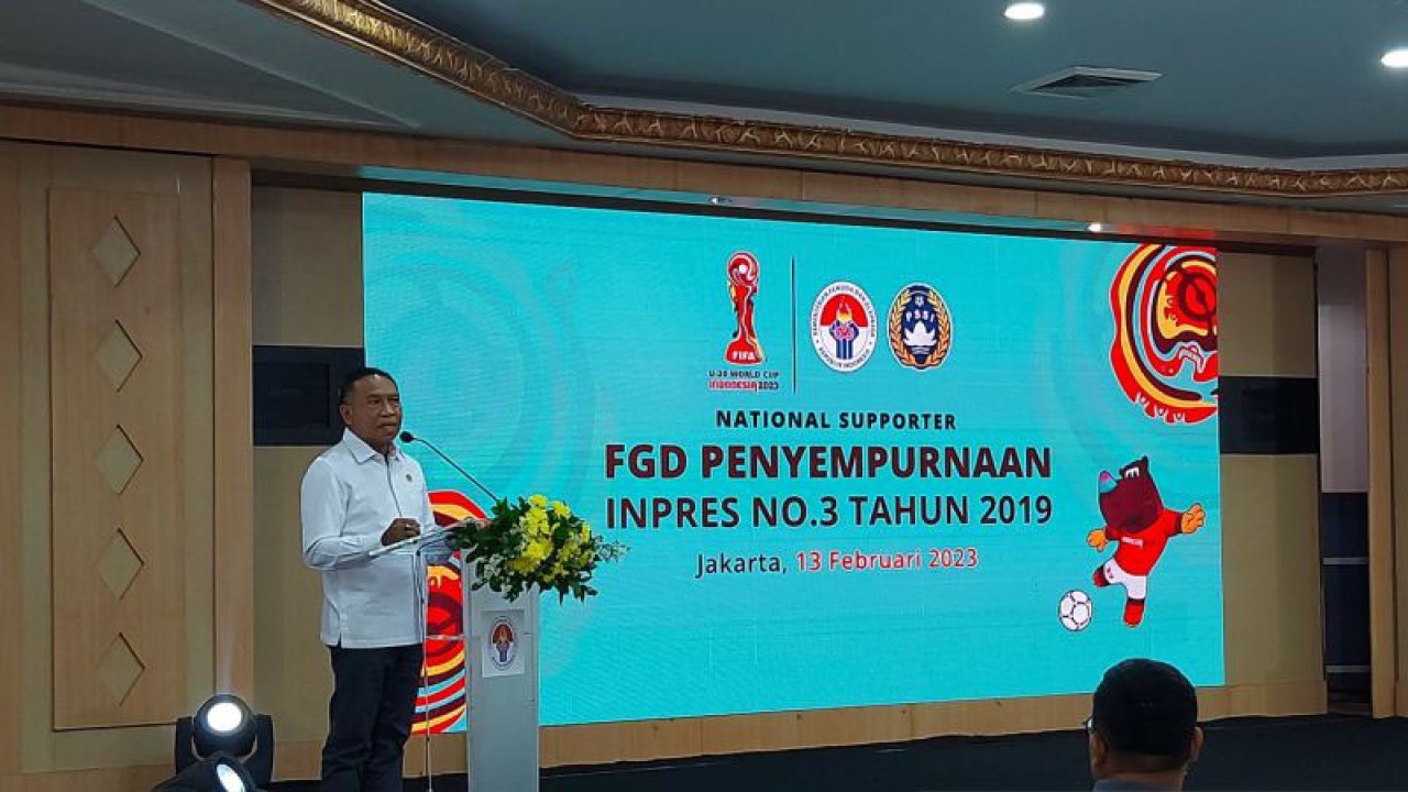 Menteri Pemuda dan Olahraga Zainudin Amali memberikan sambutan pada acara FGD Penyempurnaan Inpres Nomor 3 Tahun 2019 di Kemenpora Jakarta, Senin (13/2/2023). (ANTARA/Aditya Ramadhan)
