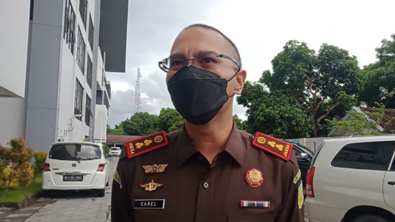 Kepala Kejari Dompu Marlambson Carel Williams. (ANTARA/Dhimas B.P.)