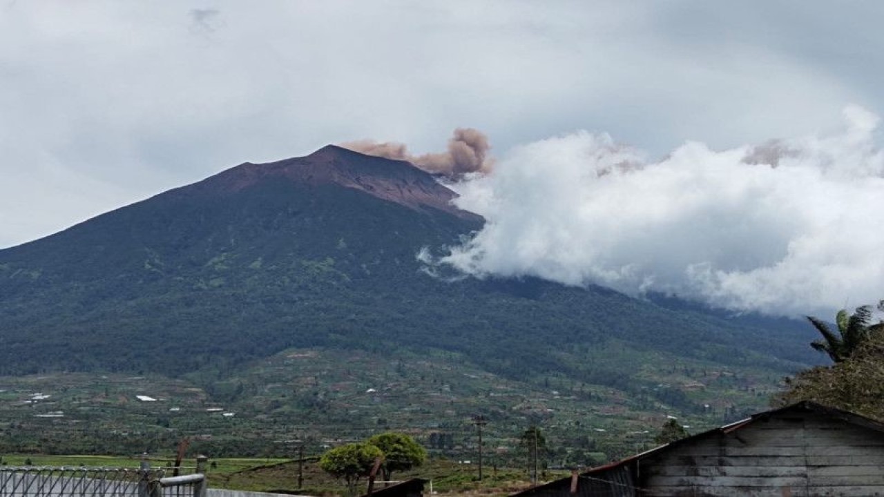 Gunung Kerinci Jambi, Rabu (15/2/2023) (ANTARA/HO-IST)