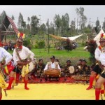 Kesenian dolalak tampil di Embung Kledung Kabupaten Temanggung, Jateng. FOTO ANTARA/Heru Suyitno-1676512339