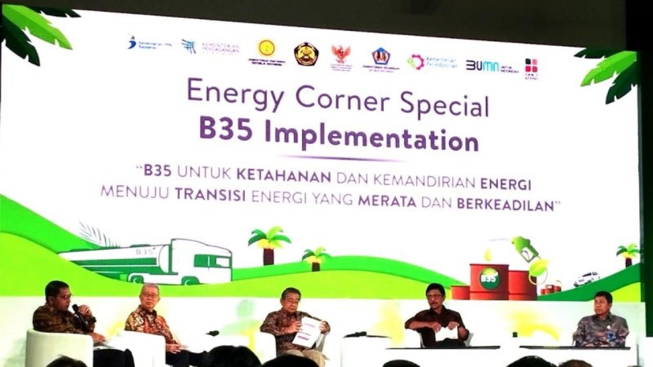 Diskusi terkait "Implementasi B35 Untuk Ketahanan dan Kemandirian Energi Menuju Transisi Energi yang Merata dan Berkeadilan" di Jakarta, Selasa (31/1/2023). ANTARA/Benardy Ferdiansyah