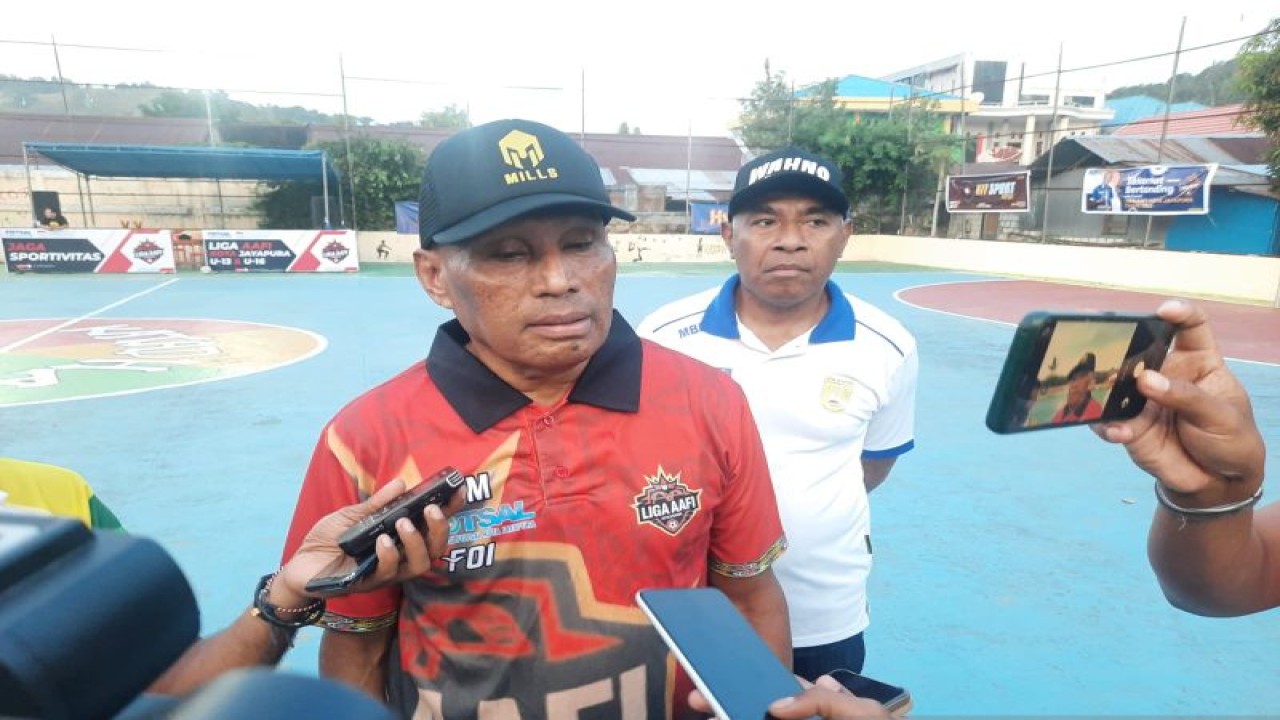 Ketua Asprov PSSI Papua Benhur Tomi Mano (ANTARA/Ardiles Leloltery)