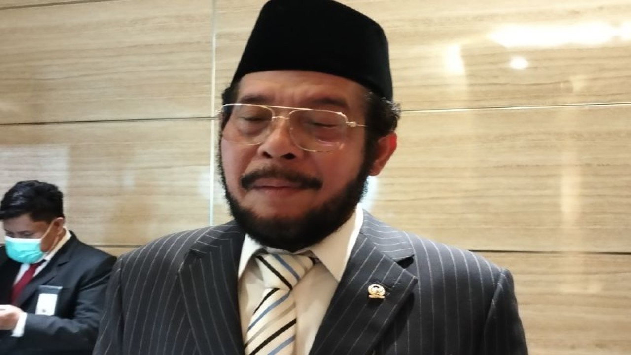 Ketua Mahkamah Konstitusi (MK) Republik Indonesia Prof Anwar Usman saat diwawancarai awak media massa di Jakarta, Kamis, (9/2/2023). (ANTARA/Muhammad Zulfikar).