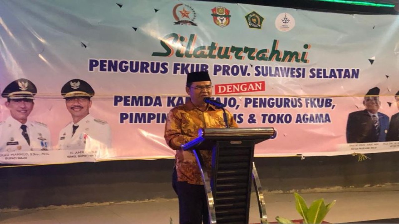 Kepala Kanwil Kemenag Sulsel Khaeroni saat menghadiri Festival Seni Budaya Lintas Iman yang dilaksanakan di Kabupaten Wajo. ANTARA/HO/Kemenag Sulsel