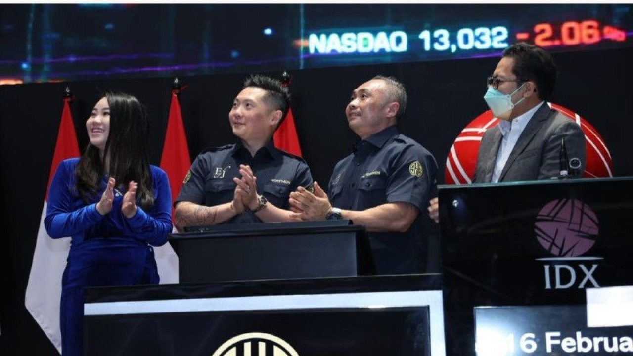 PT Hoffmen Cleanindo Tbk (kode saham: KING) mencatatkan saham perdana di Bursa Efek Indonesia (BEI), Jakarta, Kamis (16/2/2023). ANTARA/HO-KING