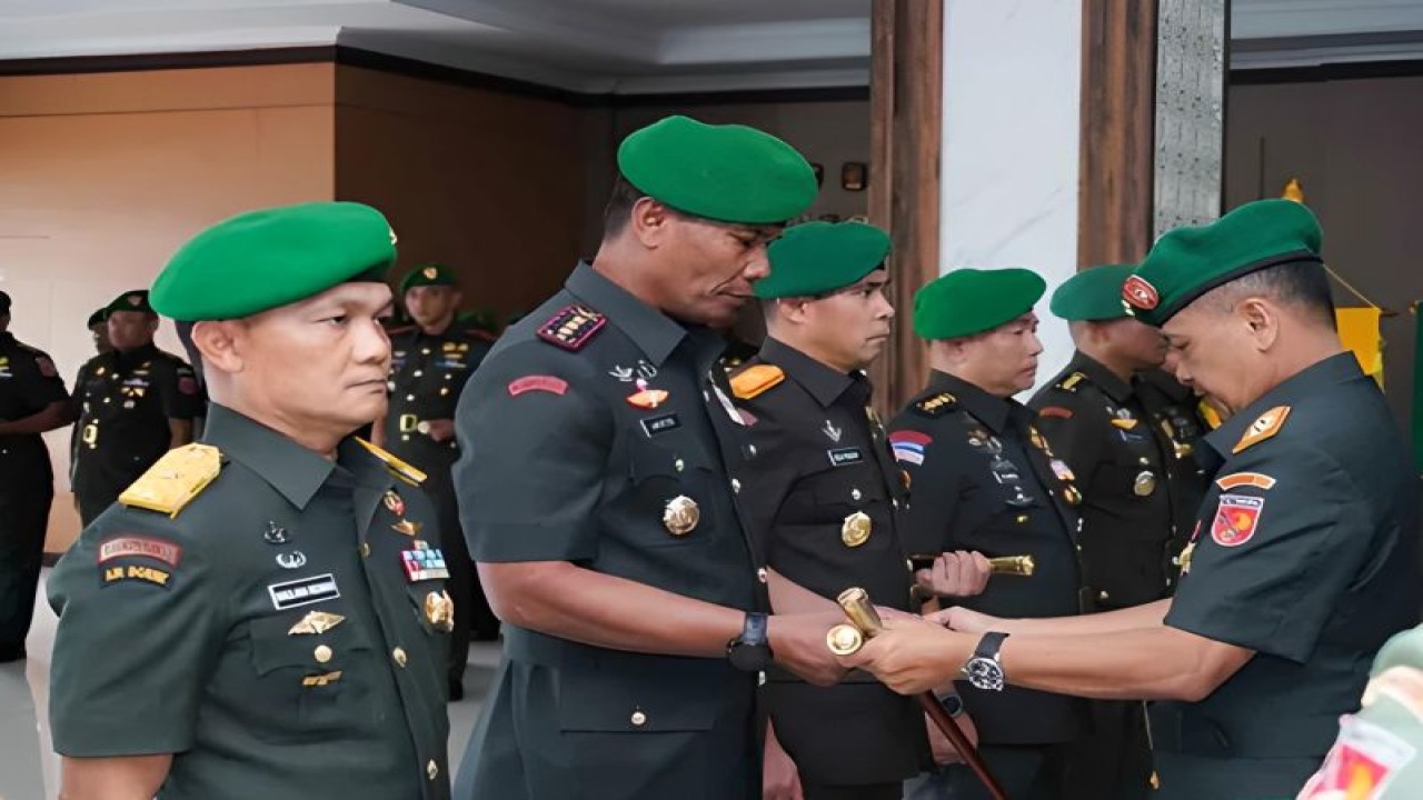 Kolonel Infanteri Aminton Manurung resmi menjabat Danrem 151 Binaiya, Ambon, Maluku menggantikan Brigjen TNI Maulana Ridwan