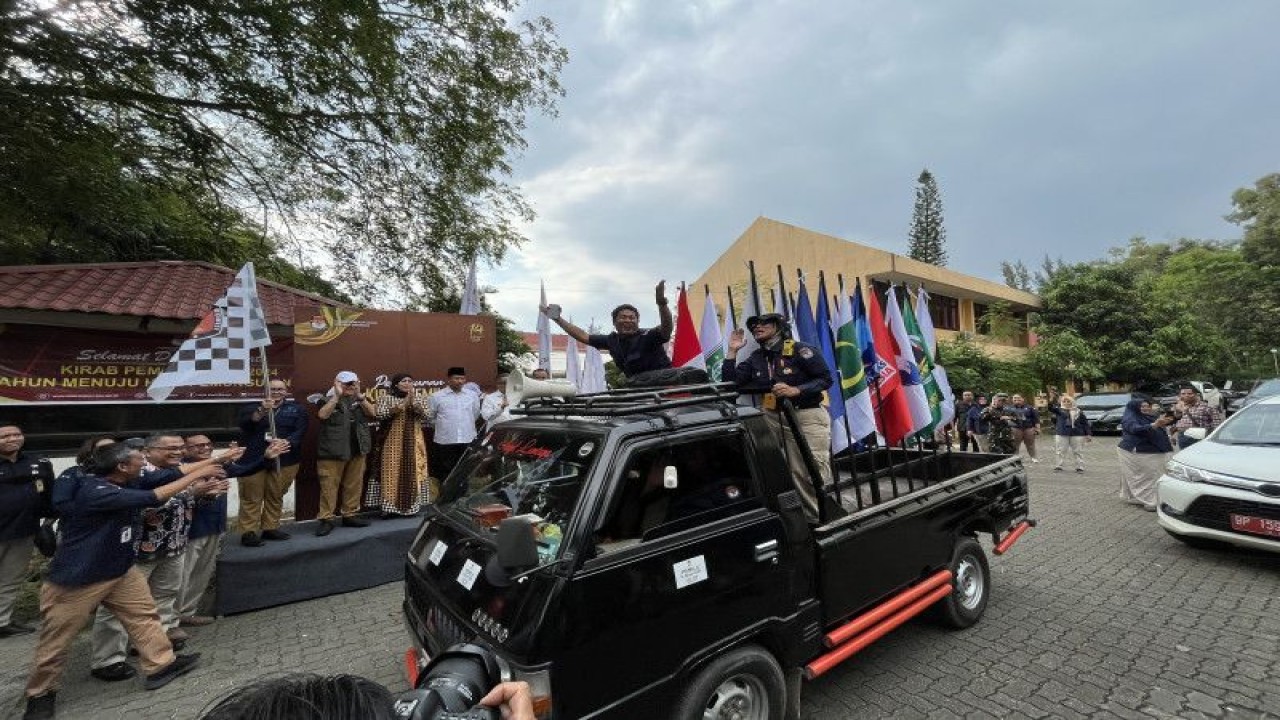 Peluncuran Kirab Pemilu Tahun 2024 di KPU Kota Batam, Kepri, Selasa (14/2/2023) (ANTARA/Jessica)