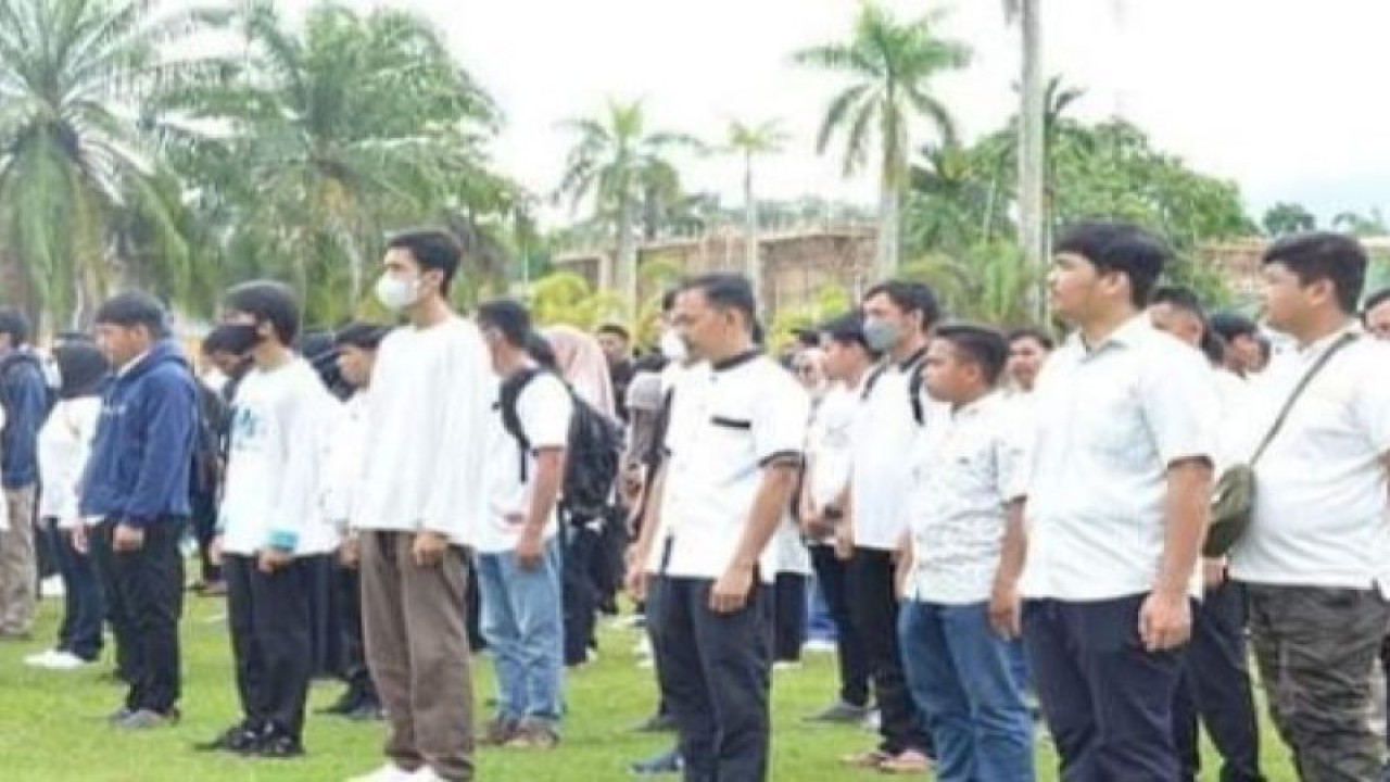 Sebanyak 824 orang petugas Pantarlih melakukan pendataan pemilih di Kabupaten Mamuju dan akan bertugas melakukan pencocokan dan penelitian (Coklit) data pemilih pemilu 2024 di Mamuju, Selasa (14/2/2023). ANTARA/M Faisal Hanapi