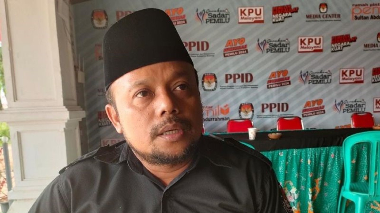 Komisioner KPU Sumenep Divisi Sumber Daya Manusia (SDM) dan Partisipasi Masyarakat Rafiqi (ANTARA/HO-KPU Sumenep)