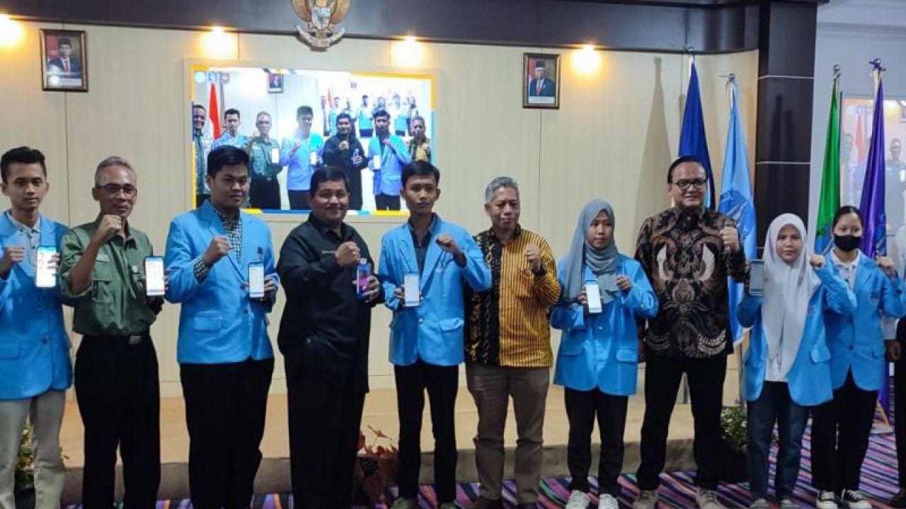 Sosialisasi dan edukasi aktivasi KTP digital di Universitas Bangka Belitung. (ANTARA/ Donatus Dasapurna)