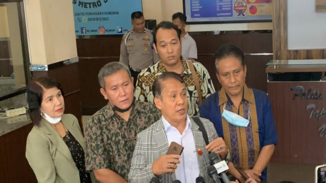 Kuasa hukum tersangka Shane (S), Happy SP Sihombing saat memberikan keterangan kepada wartawan, Jakarta, Selasa (28/2/2023). ANTARA/Luthfia Miranda Putri