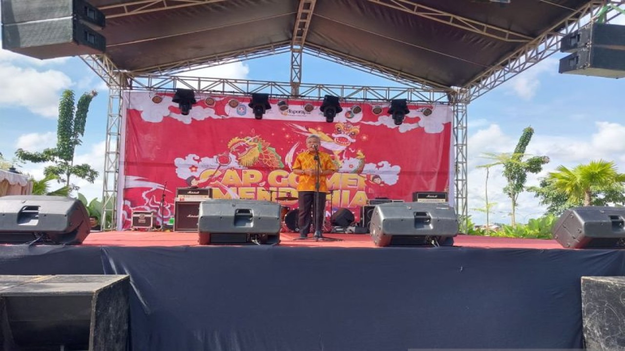 Bupati Kubu Raya Muda Mahendrawan membuka kegiatan Cap Go Meh Mendunia Kubu Raya Menanjak di Gaia Mall Bumi Raya (ANTARA/Rendra Oxtora)