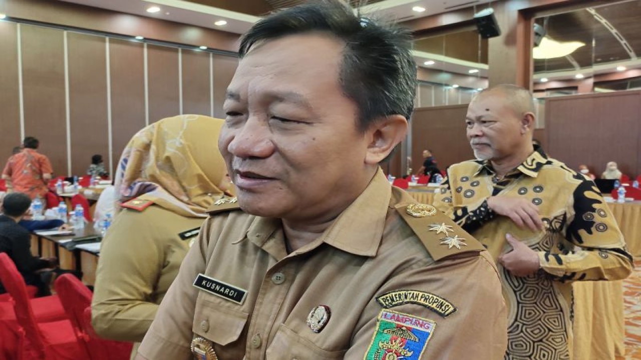 Asisten II Bidang Ekonomi dan Pembangunan Provinsi Lampung, Kusnardi di Bandarlampung, Selasa (21/2/2023). ANTARA/Ruth Intan Sozometa Kanafi.