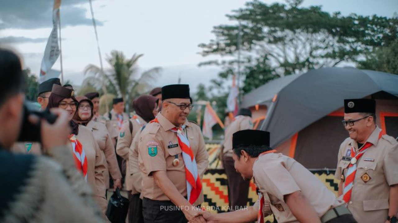 Ketua Kwartir Daerah (Kwarda) Gerakan Pramuka Kalbar, Syarif Abdullah Alkadrie saat menghadiri kegiatan Lomba tingkat regu Pramuka Penggalang (LT) IV Kwarda Kalbar, di Pontianak, Jumat (23/2/2023). ANTARA/Dedi