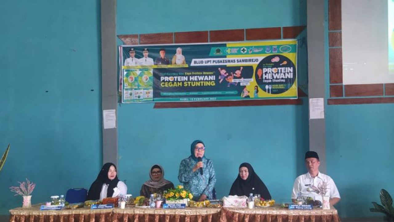 Ketua TP-PKK Kabupaten Rejang Lebong Hartini Syamsul Effendi (tengah) saat memberikan sambutan pada peringatan Hari Gizi Nasional (HGN) ke 63 di Kabupaten Rejang Lebong, Rabu, (15/2/2023). ANTARA/Nur Muhamad