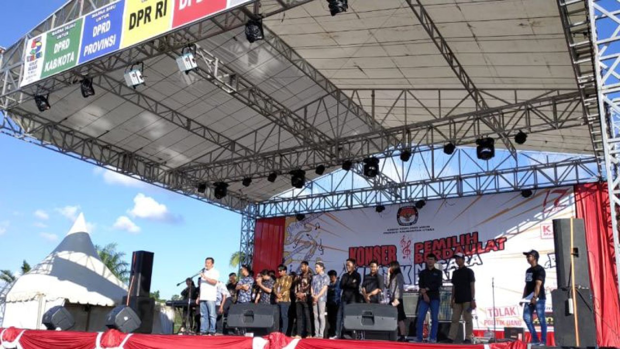 Panggung 'Lomba Band Pentas Musik Aransemen Jingle Pemilu' yang digelar KPU Kalimantan Utara. (Muh. Arfan)