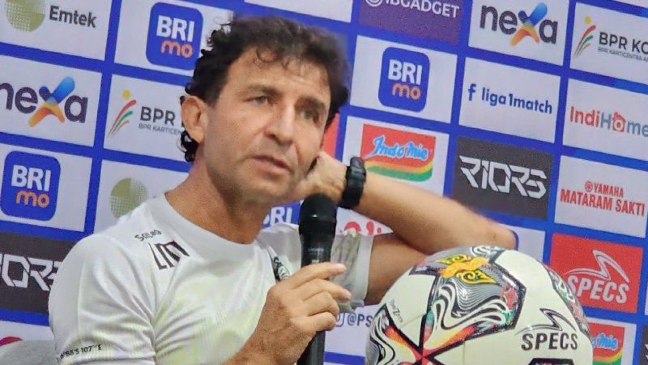 Pelatih Persib Bandung Luis Milla (ANTARA/ I.C.Senjaya)
