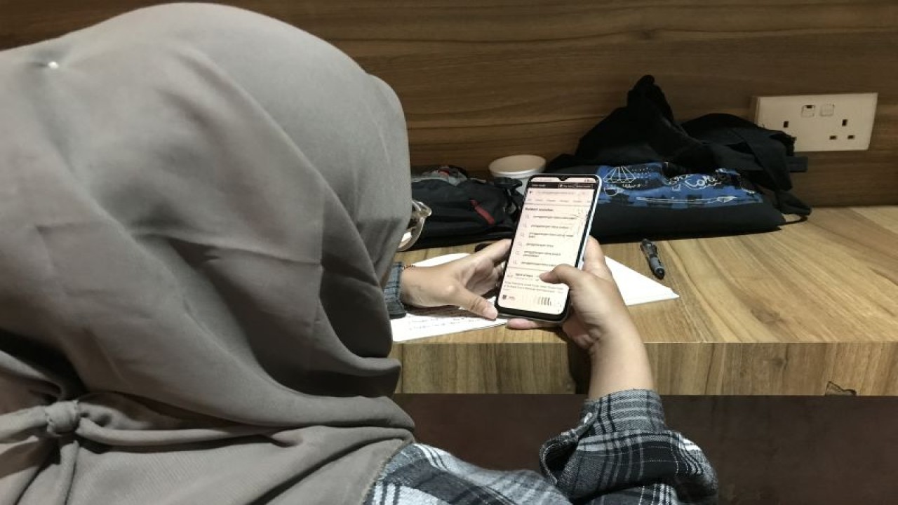 Polda Kepri perketat pemantauan terhadap penggalangan dana berkedok bantuan bencana alam di media sosial untuk menghindari adanya penipuan. (ANTARA/Yude)