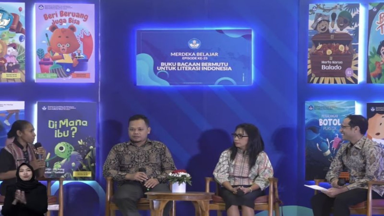 Menteri Pendidikan, Kebudayaan, Riset dan Teknologi Nadiem Anwar Makarim dalam Peluncuran Merdeka Belajar Episode ke-23 di Jakarta, Senin (27/2/2023). (ANTARA/AstridFaidlatulHabibah)