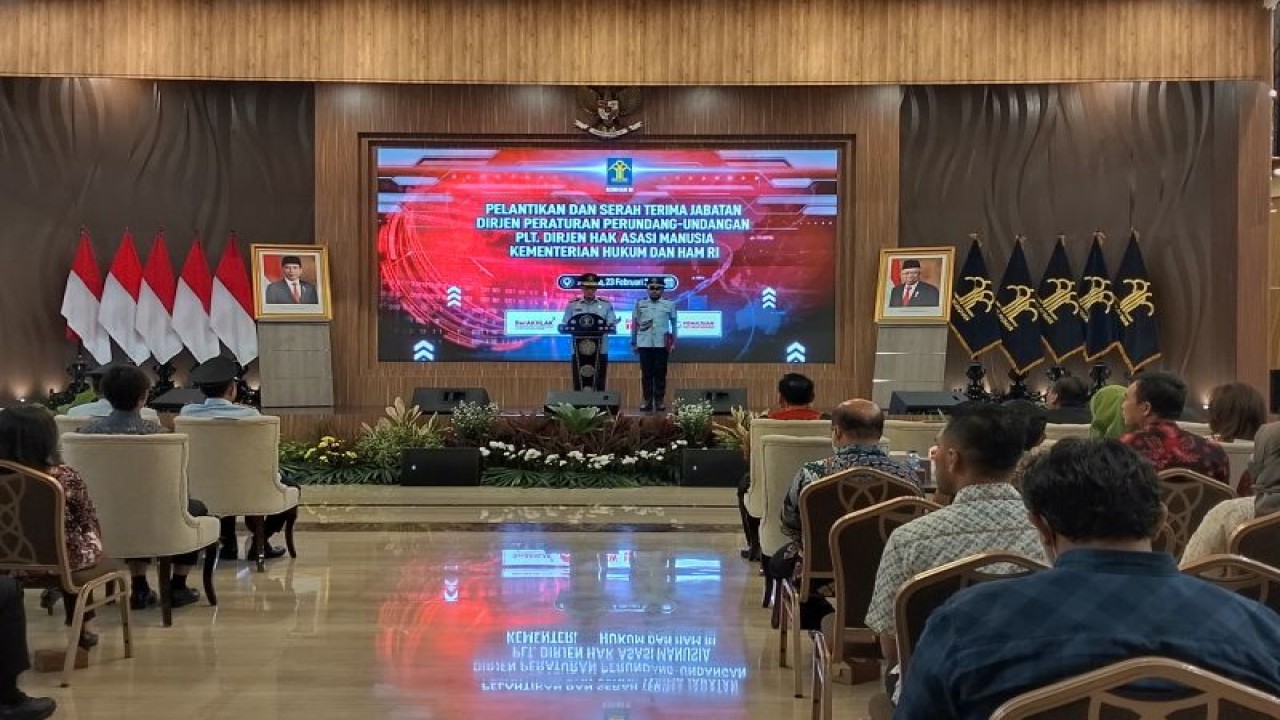 Menteri Hukum dan Hak Asasi Manusia (Menkumham) RI Yasonna Hamonangan Laoly memberikan arahan usai melantik Dirjen PP Asep N Mulyana di Jakarta, Kamis (23/2/2023). ANTARA/Muhammad Zulfikar.
