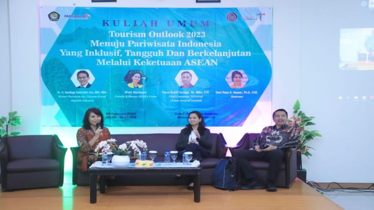 Dekan Fakultas Pariwisata Universitas Pancasila Devi Roza Kausar ketika memandu cara kuliah umum di Fakultas Pariwisata Universitas Pancasila, di Jakarta, Rabu (22/2/2023). ANTARA/Humas UP.
