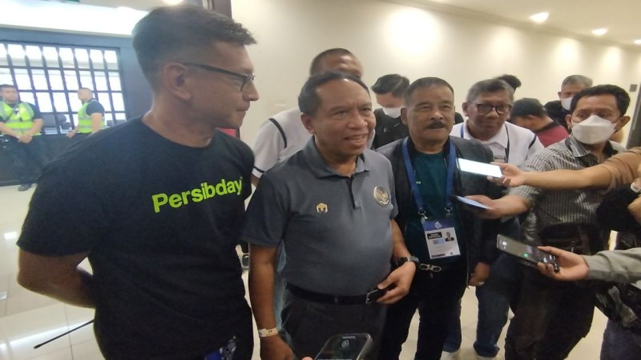 Menpora Zainudin Amali di Stadion GBLA, Kota Bandung, Jawa Barat, Minggu (5/2/2023). (ANTARA/Bagus Ahmad Rizaldi)