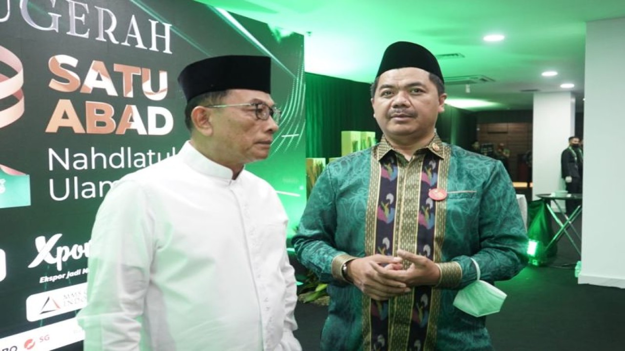 Kepala Staf Kepresidenan Moeldoko bersama Deputi IV KSP Juri Ardiantoro pada acara malam Anugerah 1 Abad NU, di Taman Mini Indonesia Indah (TMII), Jakarta, Selasa (31/1/2023). ANTARA/HO-KSP