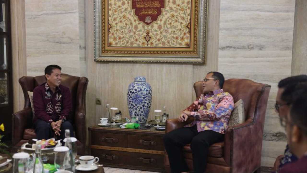 Wali Kota Makassar Moh Ramdhan Pomanto rombongan dari Pengadilan Agama Makassar untuk bersilaturahmi. ANTARA/HO-Pemkot Makassar