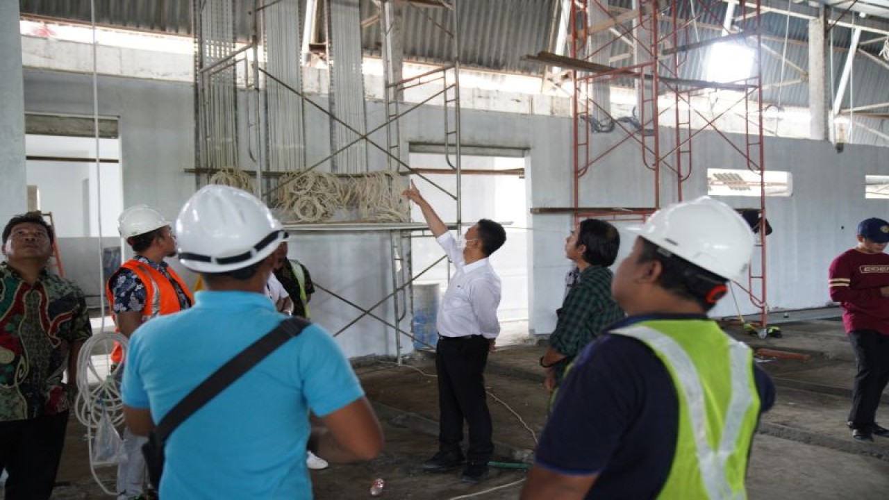 Wali Kota Pontianak meninjau MPP. (ANTARA/Jim)