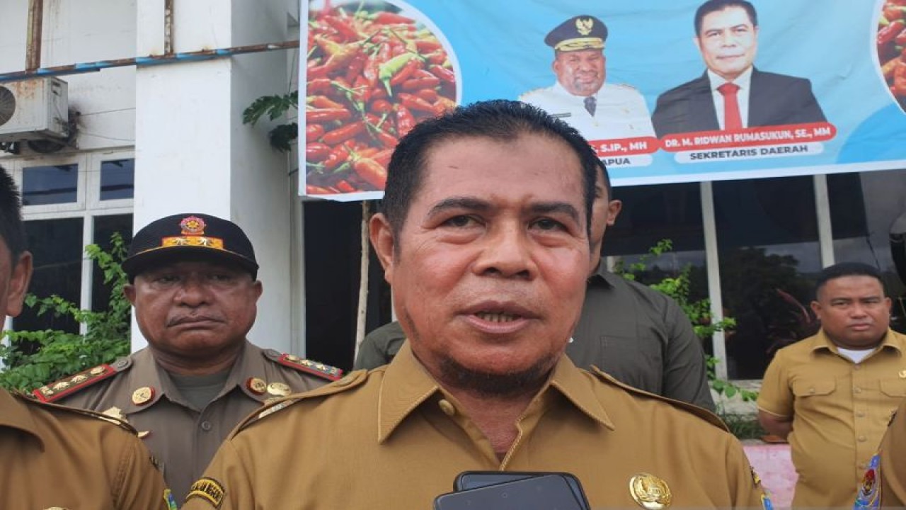 Pelaksana Harian (Plh) Gubernur Papua Muhammad Ridwan Rumasukun (ANTARA/Qadri Pratiwi)