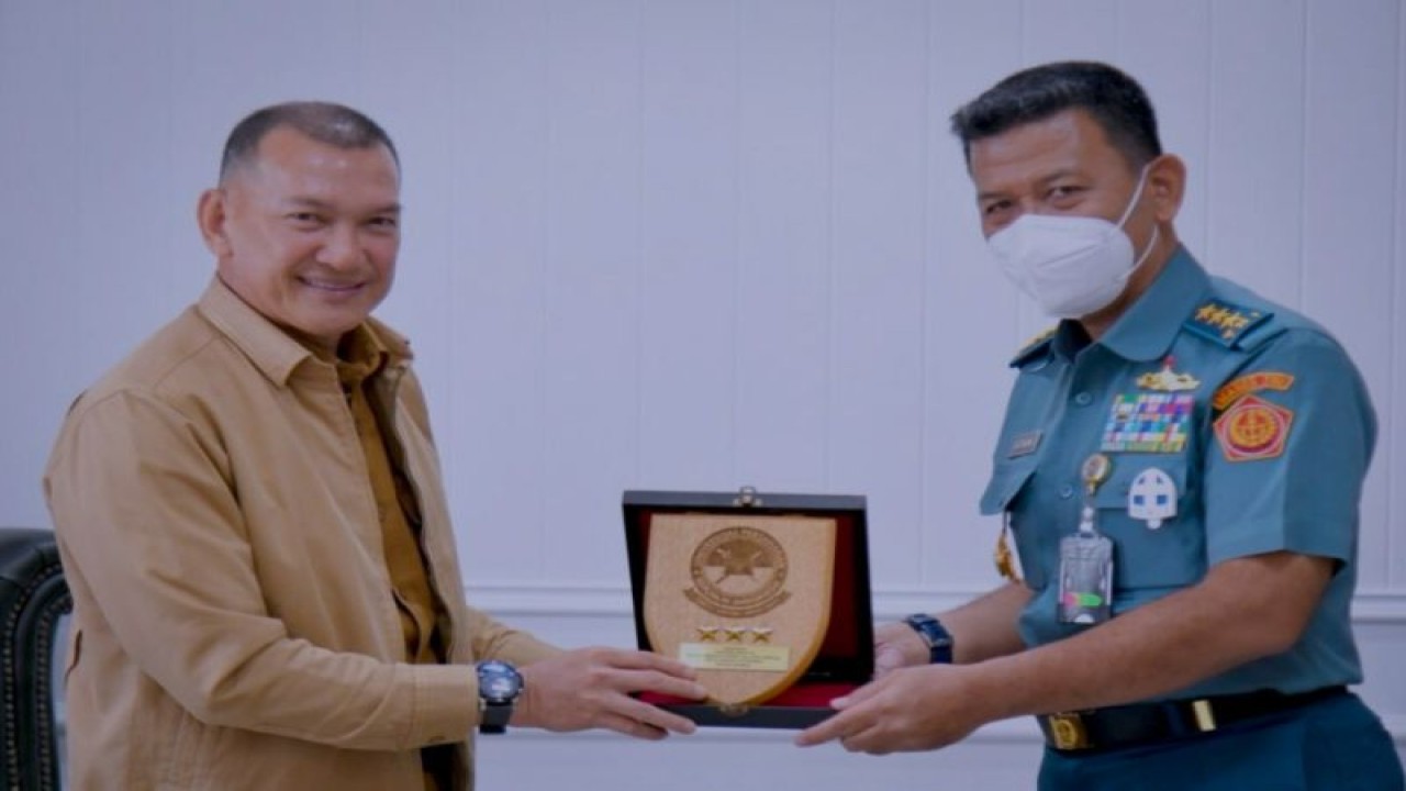 Wakil Bupati Natuna, Rodhial Huda usai penandatanganan MoU berasama Rektor Unhan Laksamana Madya TNI Prof. Dr. Ir. Amarulla Oktavian di Kawasan IPSC Sentul, Sukahati, Citeureup, Bogor, Jawa Barat, Senin. (ANTARA/HO-Kominfo Natuna/Cherman)