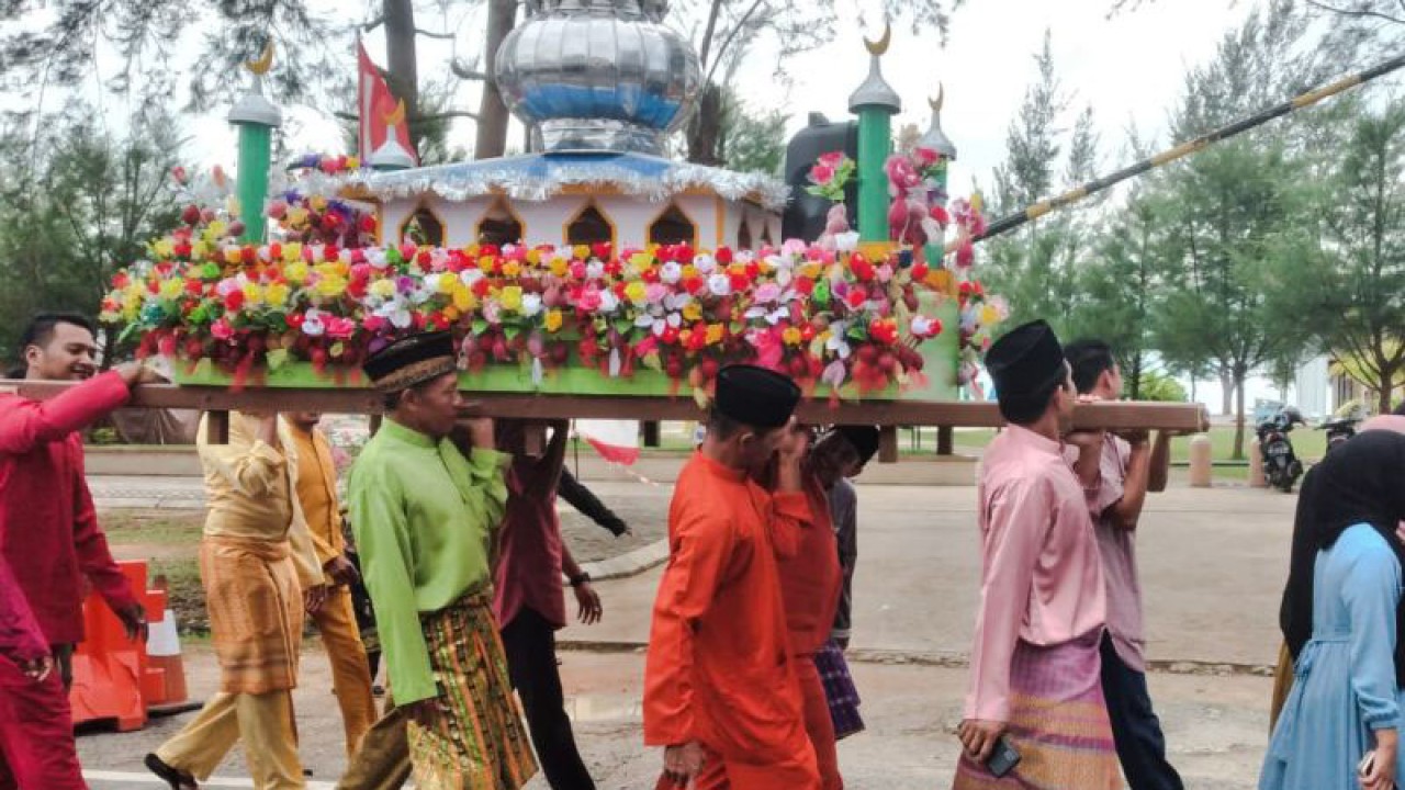 Pertunjukan kesenian Mendu di Kabupaten Natuna, Provinsi Kepulauan Riau. (ANTARA/Cherman)